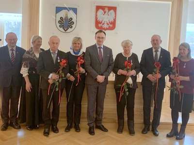 Obraz przedstawiający: Rzecznik odznaczył zakopiańskich społeczników