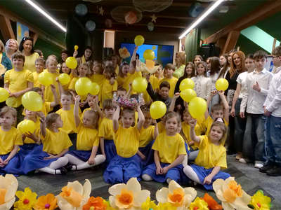 Obraz przedstawiający: Otwarcie wystawy pokonkursowej Żółty żonkil – symbol nadziei