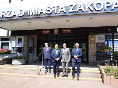 Obraz przedstawiający: Ambasador Stanów Zjednoczonych Mark Brzezinski z wizytą w Zakopanem