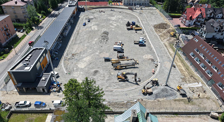 Obraz przedstawiający: Stadion przy ul. Orkana w Zakopanem coraz bliżej ukończenia – oddanie obiektu już we wrześniu
