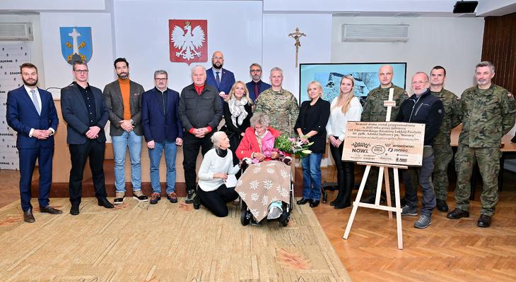 Obraz przedstawiający: Żołnierze WOT-u wyremontowali dom bohaterki Powstania Warszawskiego