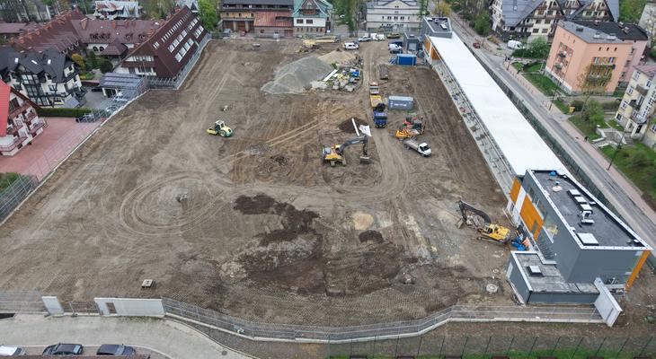 Obraz przedstawiający: Stadion przy ul. Orkana w Zakopanem nabiera kształtów – zakończenie prac już we wrześniu.