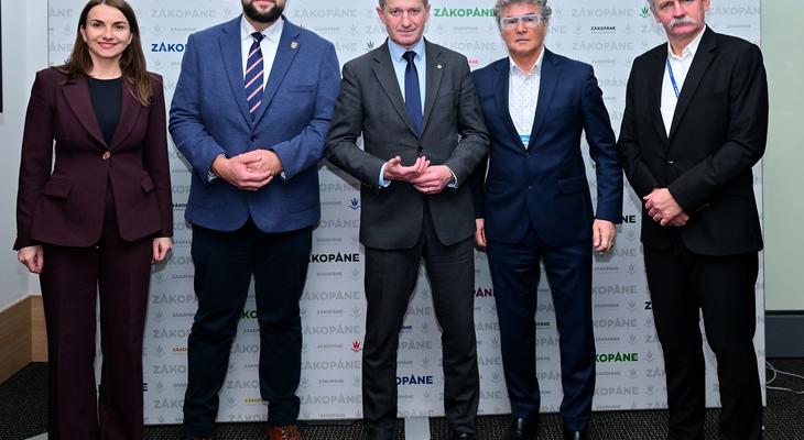 Obraz przedstawiający: Stanowisko Urzędu Miasta Zakopane w sprawie boiska sportowego przy Pensjonacie API