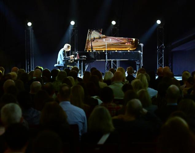 Obraz przedstawiający: ZAKOPANE I JAZZ. JAZZ, KTÓRY NIE PYTA O GRANICE.