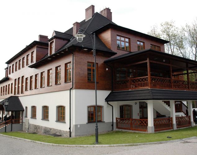 Gutshof-und Parkanlage in Kuźnice