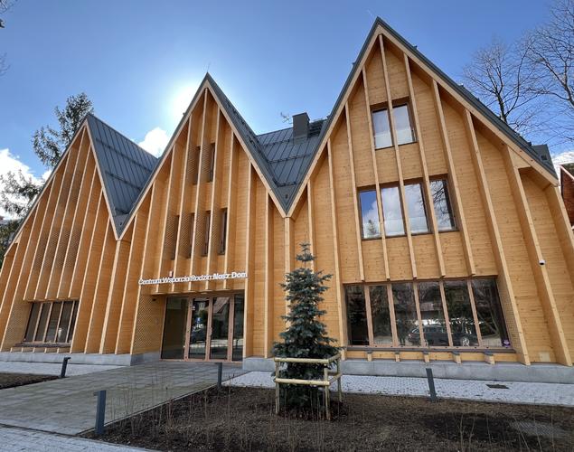 Dzienne wsparcie seniorów w budynku Centrum Wsparcia Rodzin "Nasz Dom"