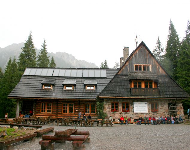 PTTK-Herberge in der „Hala Ornak“ benannt nach Walery Goetl